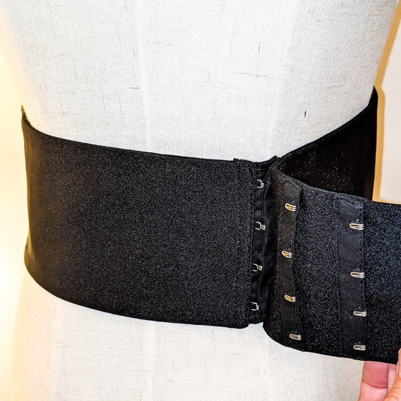 Reversible Jagermeister Cummerbund in Black - Picture 4 of 6